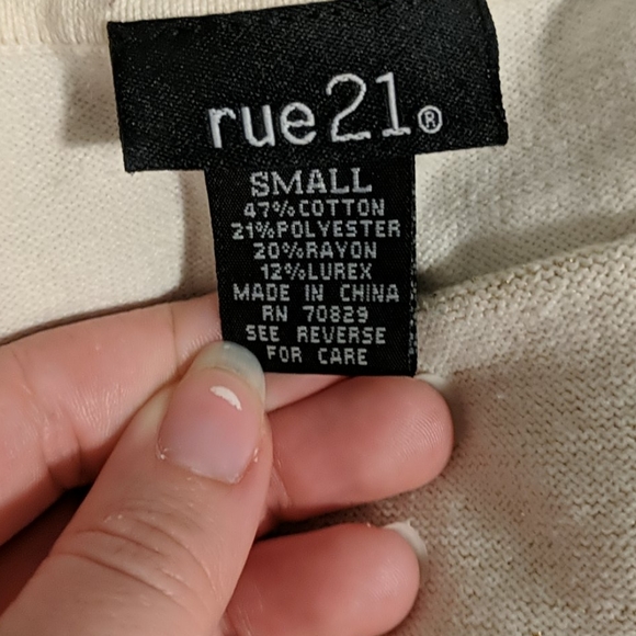 Gold Sweater - Picture 4 of 5